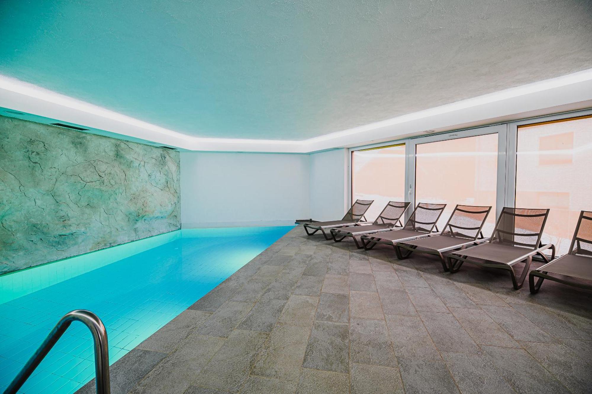 Apartments Maleric With Indoor Pool And Wellness Dragatuš Exterior foto